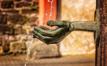 Jakie dostępne są funkcje aktywacji dla sztucznych neuronów?